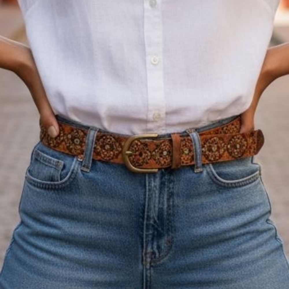 ✨️Aura Brown Hand Etched Leather Riveted Blinged Out Large Belt!